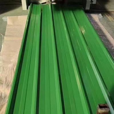 El color prepintado cubrió las hojas acanaladas de la techumbre del metal para el edificio